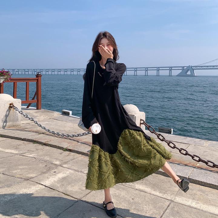 慵懒松弛感穿搭黑色T恤连衣裙女春秋超火好看高级感拼接鱼尾长裙