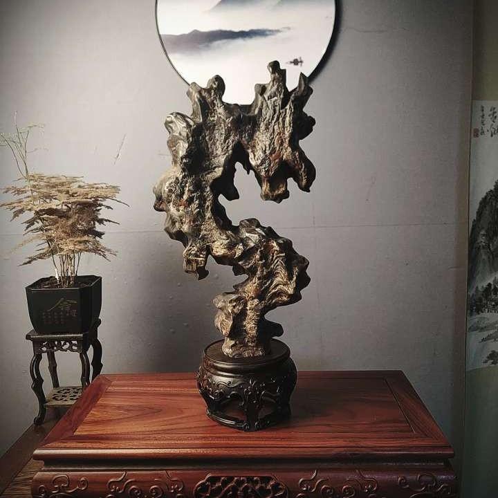 灵壁石 案头清贡《龙吸水》​长18宽11高38皮壳老辣石型大气面面可观