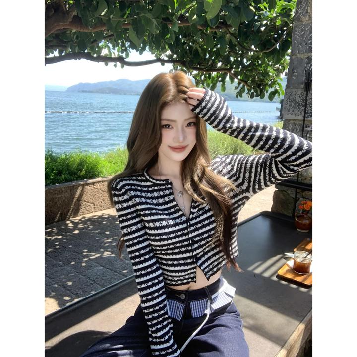 韩系气质小香风短款针织开衫女早秋薄款复古黑白拼色条纹毛衣外套