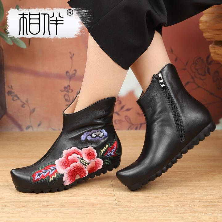 相伴相伴【俏美人】真皮复古国风刺绣女士短靴中年秋冬妈妈鞋53341