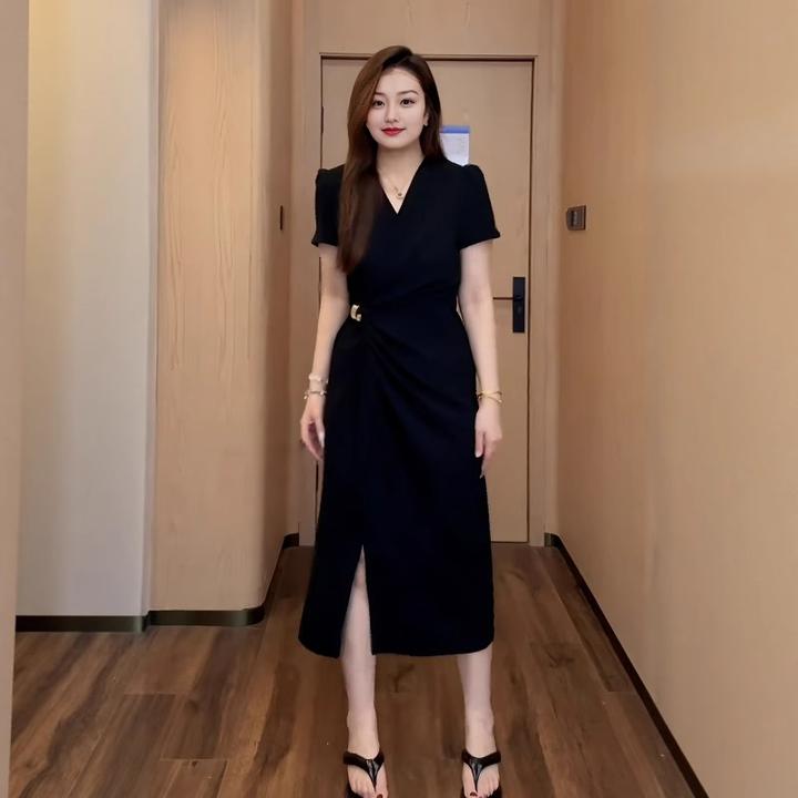 大码女装法式气质黑色v领扭结掐腰连衣裙新款胖mm遮胯显瘦长裙子