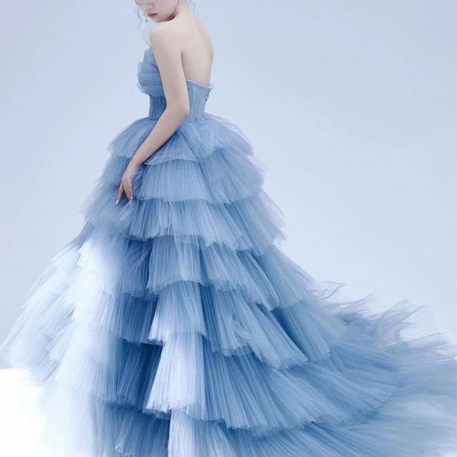 蓝色主婚纱2025新款影楼主题摄影服装街拍写真蓬蓬纱裙抹胸潮婚纱