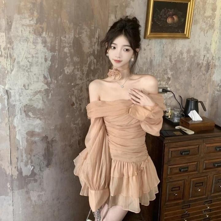 时尚衣橱~辣妹风抹胸连衣裙秋季褶皱微透高级感收腰显瘦长袖短裙