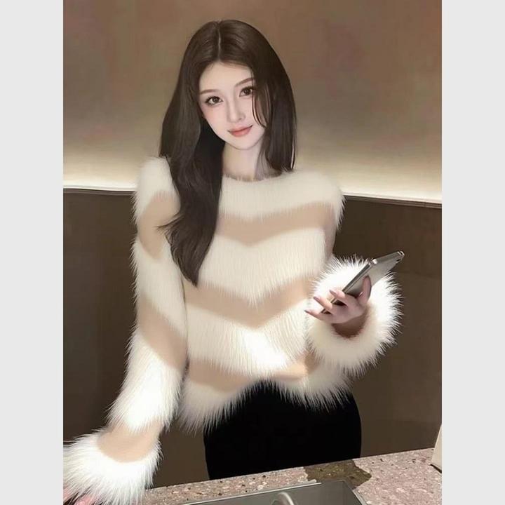 时尚百搭杏色毛绒上衣2025冬季小众不撞款气质名媛加厚收腰毛衣女