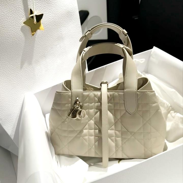 香港正品2025新款潮真皮百搭小香风菱格戴妃包手提单肩包托特包女