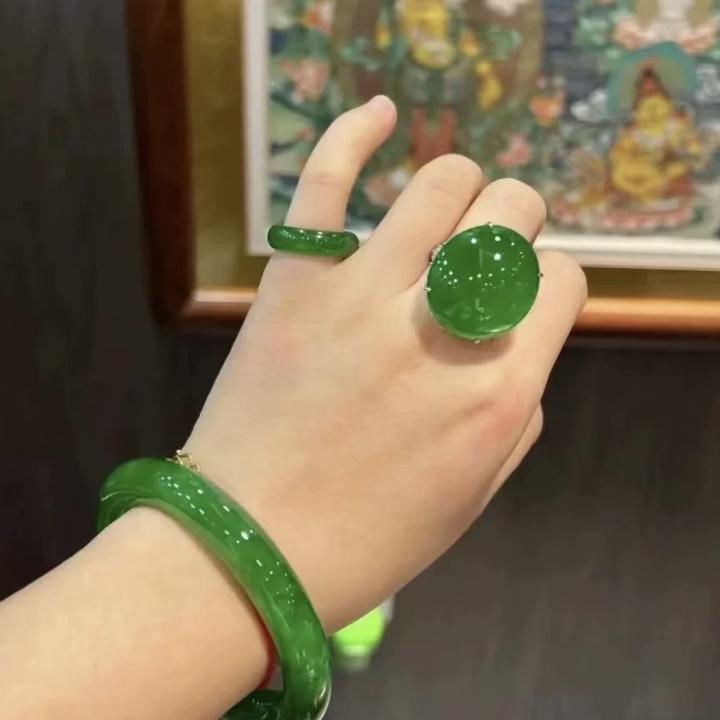 新款精美镶嵌保真绿玉髓戒指绿色大蛋面开口戒指时尚玉戒指女款