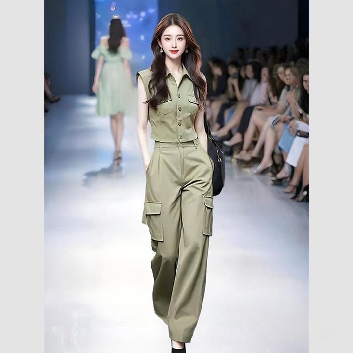 夏装女2025新款又酷又飒的穿搭套装时尚绿色无袖上衣工装裤两件套