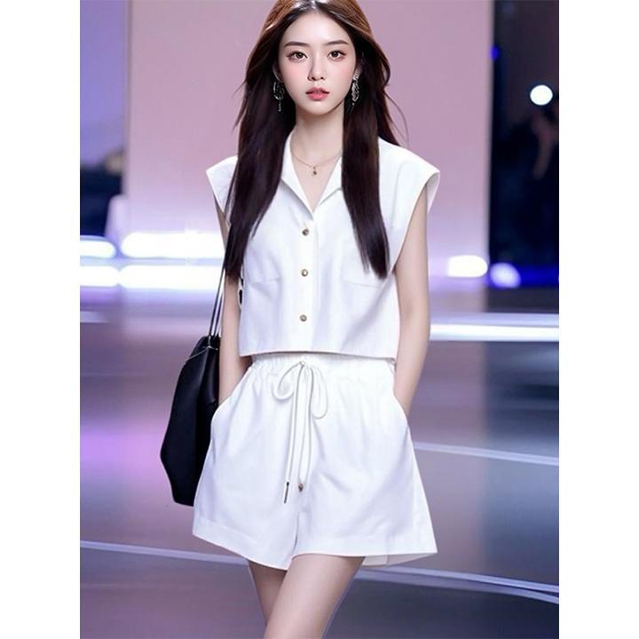 韩系辣妹显瘦搭配一整套女夏季减龄活泼御姐白色上衣短裤两件套装