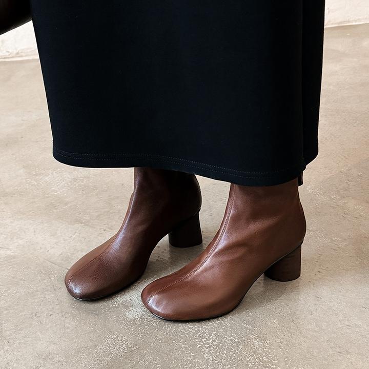 2025年秋冬新款真皮复古棕色短靴女粗跟后拉链时尚气质高跟时装靴