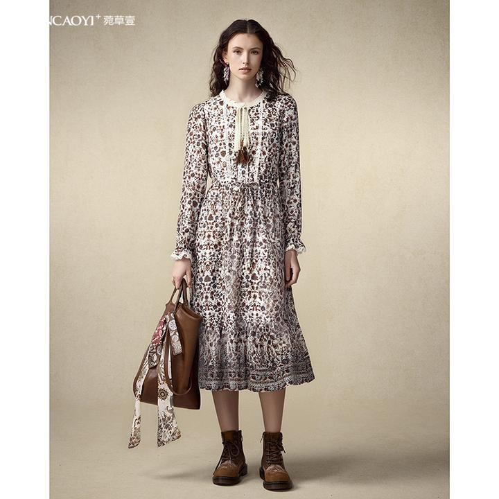 菀壹2025冬季气质减龄蕾丝印花中长款连衣裙Q25111451