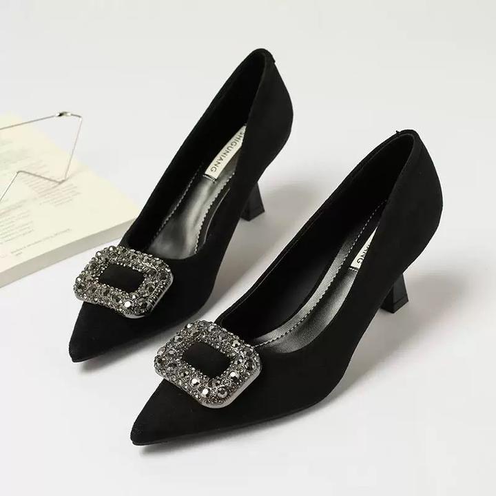 黑色尖头百搭高跟鞋女2025新款秋季水钻细跟中跟浅口绒面职业单鞋
