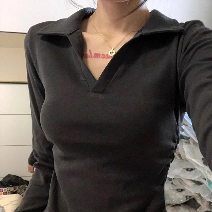 高级感深灰翻领长袖t恤女设计感褶皱收腰辣妹秋冬打底衫正肩上衣