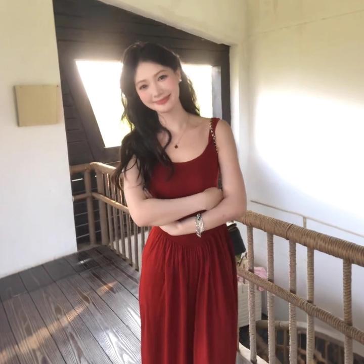 3148法式气质红色吊带连衣裙夏季新款高级感修身显瘦无袖背心长裙