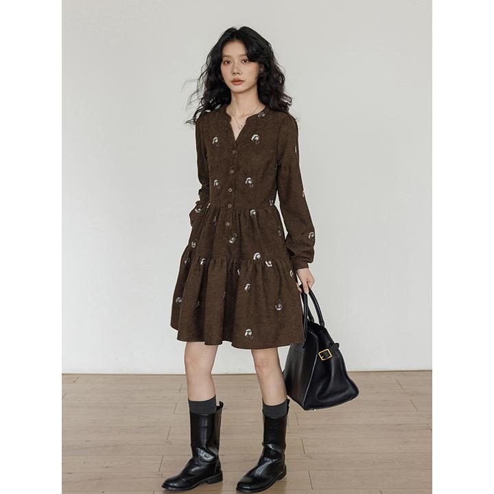 vastand维尚 2025新款冬季灯芯绒刺绣复古老钱风显瘦衬衫连衣裙女