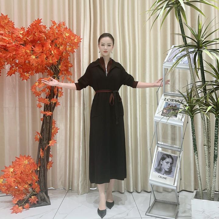 A079黑咖色假两件带腰封设计款气质秋冬轻奢针织连衣裙时尚复古