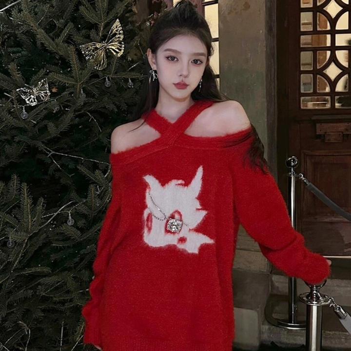 秋冬女士圣诞红挂脖露肩针织打底裙配大衣显迷人贵气名媛风有气质