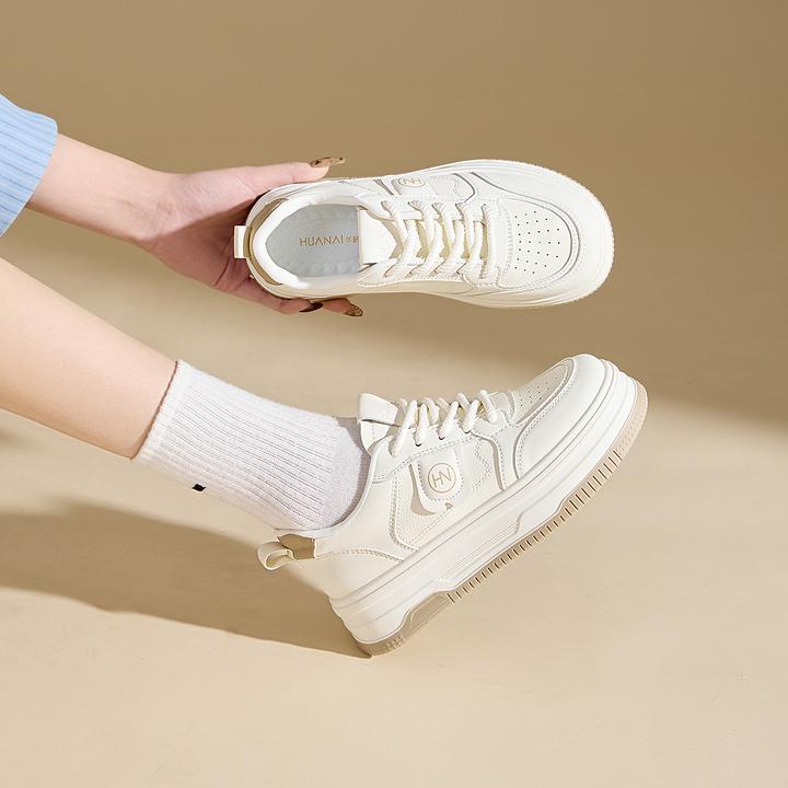 华耐小白鞋女2025春季新款百搭轻便增高厚底鞋休闲鞋舒适板鞋女鞋