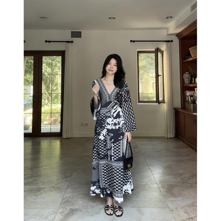 郭九九呢 轻奢气质老钱风V领喇叭袖收腰显瘦长款连衣裙G925Q13162