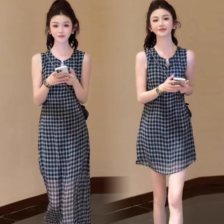 小个子无袖格子连衣裙女2025夏新款洋气减龄收腰显瘦开叉中长裙子
