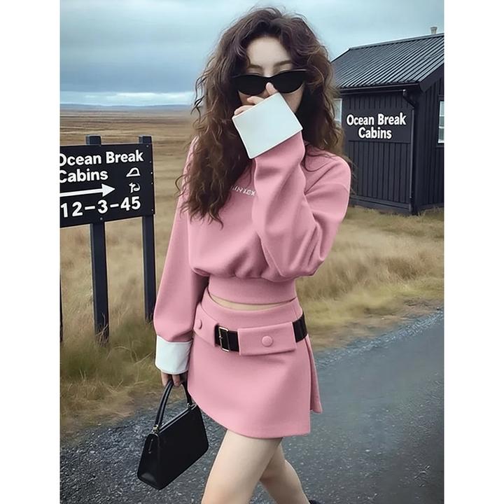 2025冬季超火一整套减龄洋气时尚大方得体穿搭粉色卫衣两件套装裙