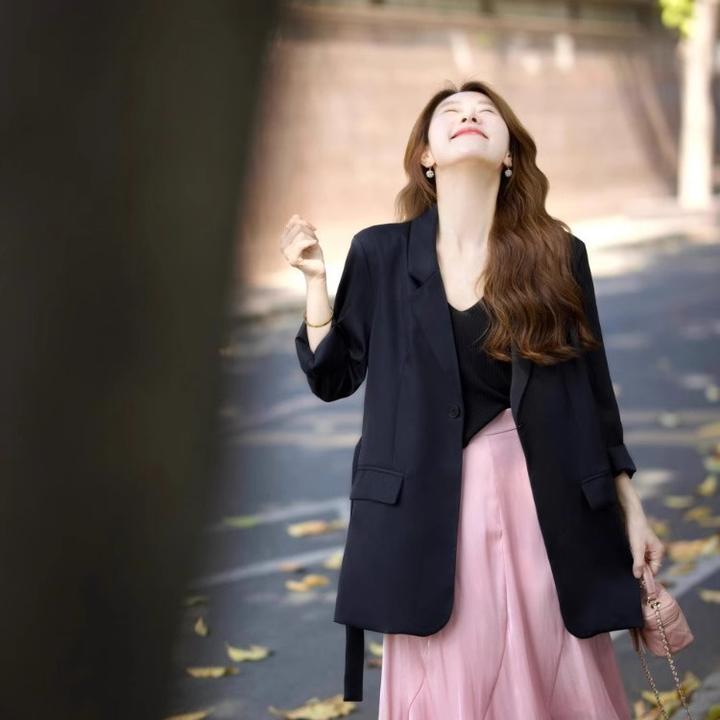 上班通勤穿搭黑色西装外套半身裙两件套清冷松弛感穿搭套装女春季