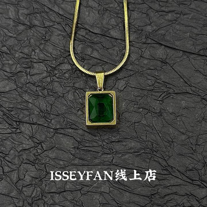 钛钢项链 气质轻奢百搭绿色复古精致精致简约镶嵌小众设计感项链