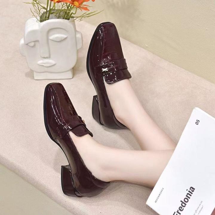 专柜漆面方头单鞋女轻奢舒适皮鞋高跟久穿不累不累脚2025鞋子女款