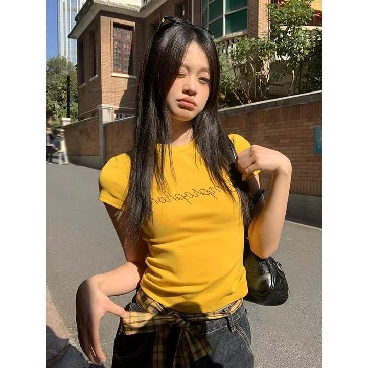 美式复古黄色字母烫钻正肩短袖t恤女装夏季2025新款修身显瘦上衣