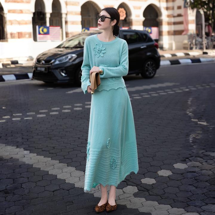 2025秋季新款时尚百搭圆领长袖手工订花针织两件套女宽松显瘦套装