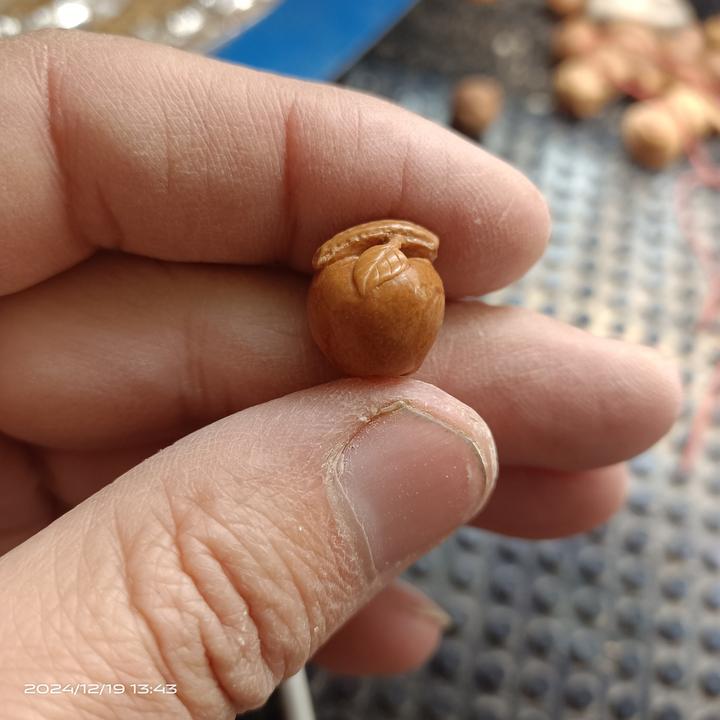 野生龙纹桃核纯手工桃核雕刻苹果平安果