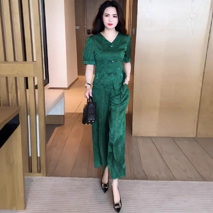 新中式时尚冰丝套装女2025夏季新款减龄盘扣短袖上衣阔腿裤两件套