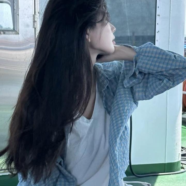 蓝色格子衬衫上衣女新款春秋薄款慵懒风休闲百搭宽松减龄外搭衬衣