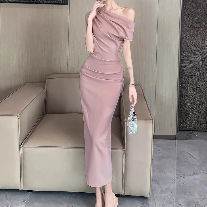 气质高冷御姐风斜肩连衣裙2025新款女夏季高级感显瘦包臀裙子夏天