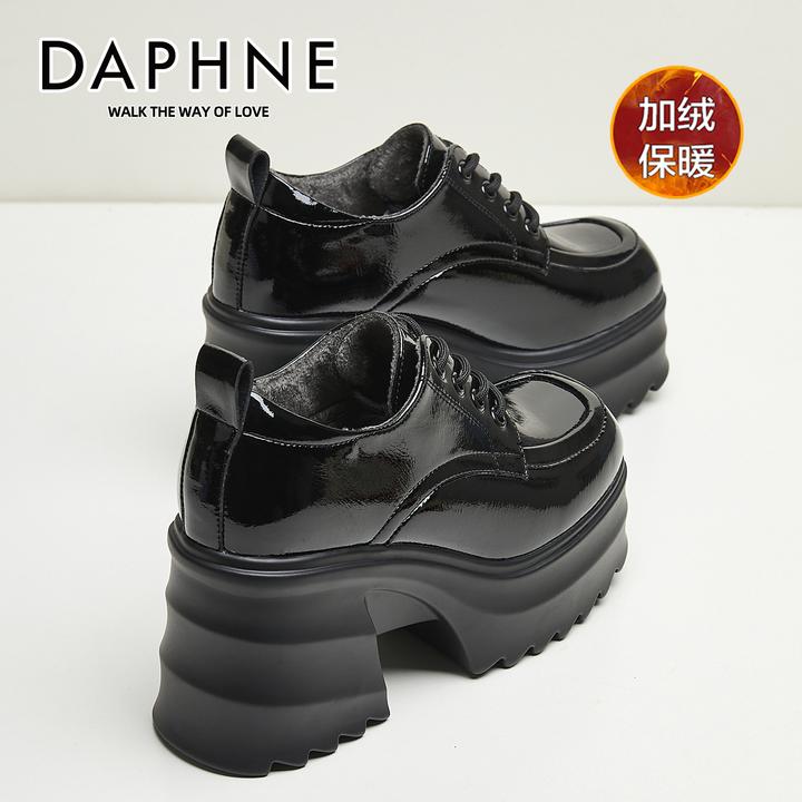 达芙妮黑色厚底乐福鞋女冬季高跟内增高10CM小皮鞋松糕鞋漆皮单鞋