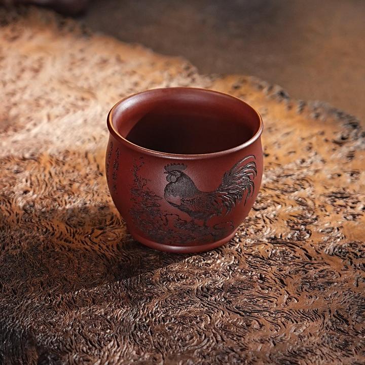 宜兴紫砂茶具 原矿龙血砂泥料刻绘金鸡报喜主人杯品茗杯