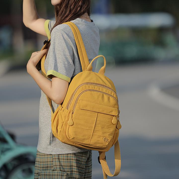 2025爆款轻便旅行双肩背包女士多隔层通勤书包百搭休闲防水妈咪包