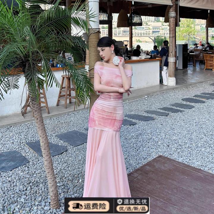 氛围感辣妹露肩一字肩连衣裙夏修身包臀鱼尾裙海边度假风碎花长裙