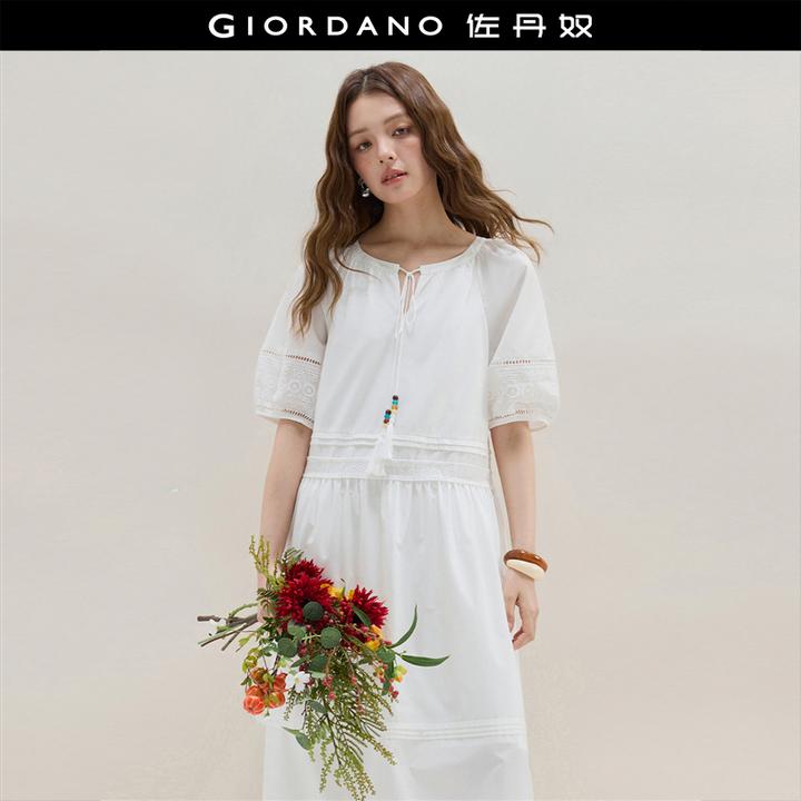 【设计师款】佐丹奴镂空绣花质感绑绳圆领白色中袖连衣裙 18465812