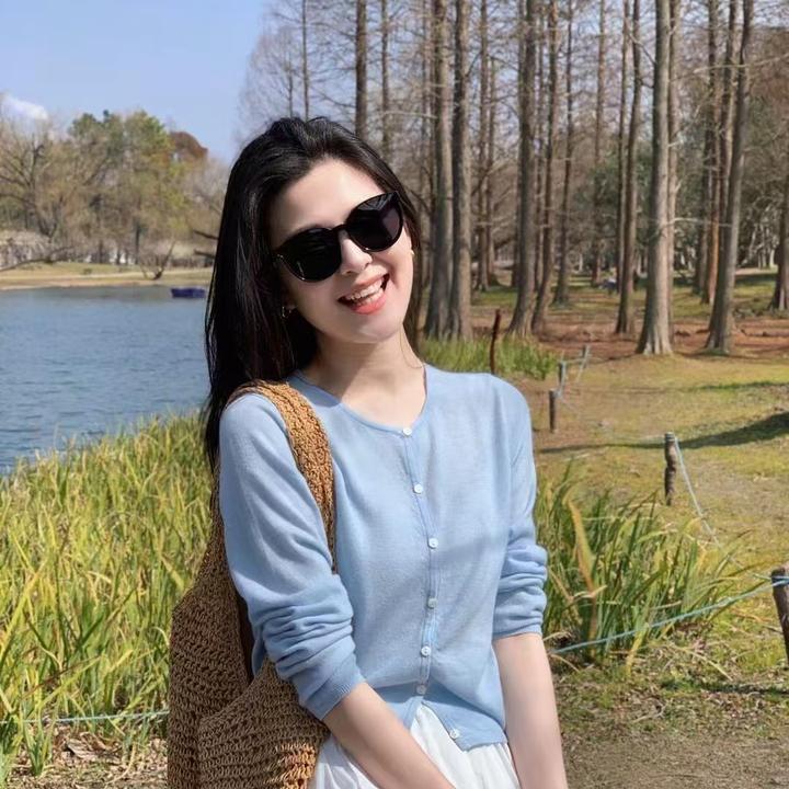 2025早春新款韩系蓝色针织开衫长袖上衣百搭白色蛋糕半身裙套装