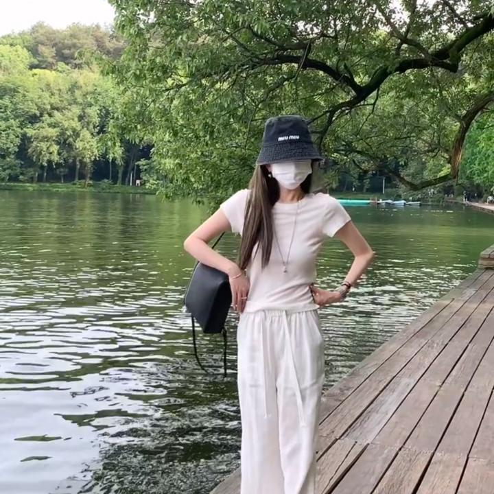 2025春季新款韩系简约百搭白色正肩短袖t恤显瘦高腰阔腿裤两件套