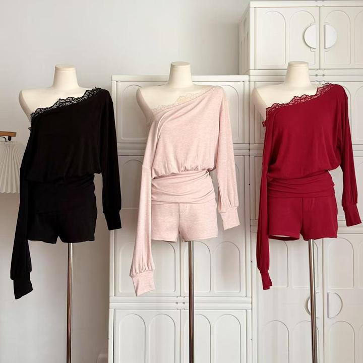 纯欲露肩蕾丝拼接收腰长袖小个子套装