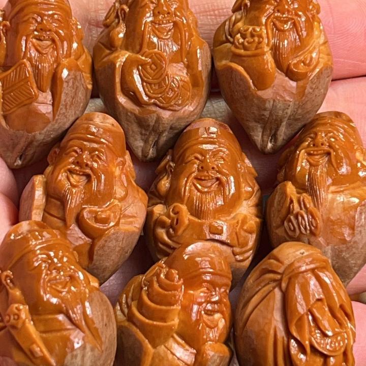 纯手工橄榄核雕刻包衣财神 十年老核雕刻