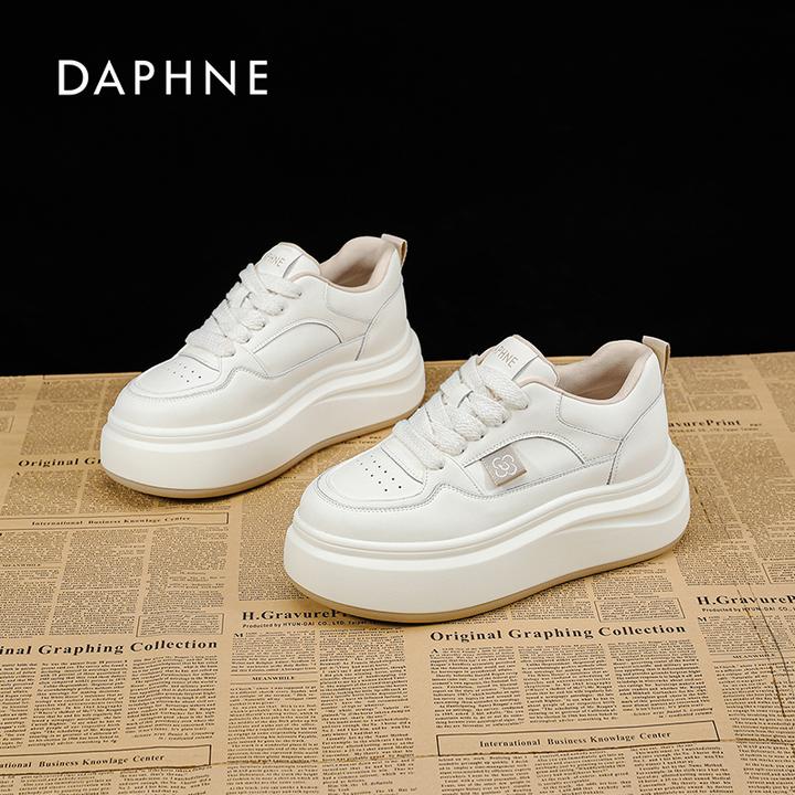 达芙妮2025秋冬季新款厚底小白鞋女时尚百搭松糕休闲板鞋