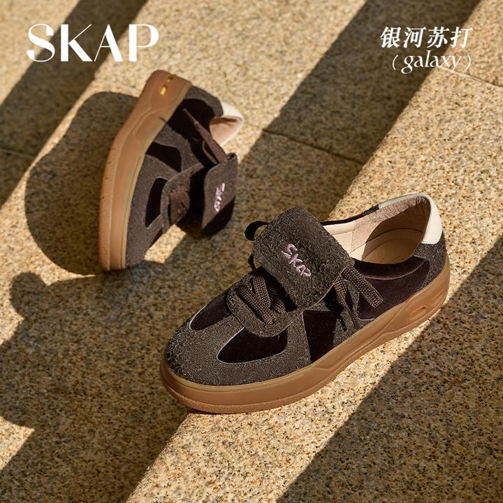 SKAP圣伽步银河苏打2025秋季百搭芭蕾风反绒复古休闲女鞋AFP09CM5