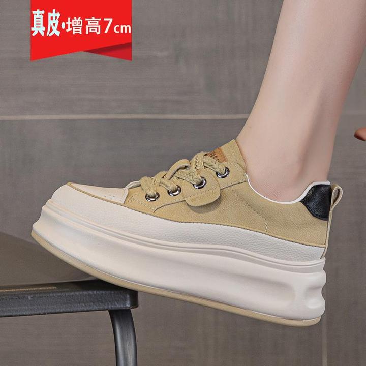 流行厚底小白鞋女2025夏季爆款透气镂空运动鞋轻便软底内增高板鞋