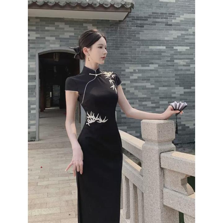 轻奢新中式国风刺绣盘扣改良旗袍黑色连衣裙女夏性感开叉长款裙子