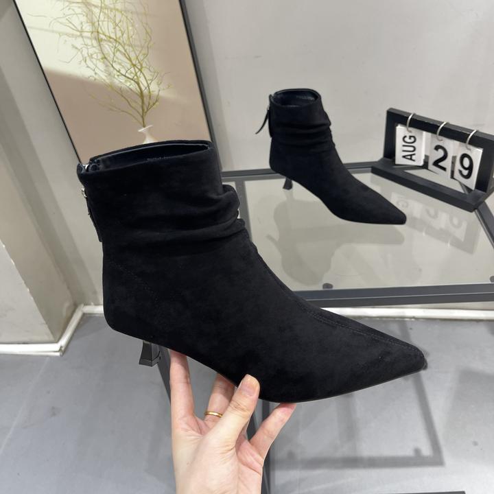 黑色细跟尖头弹力靴女袜靴2025新款秋冬复古绒面堆堆靴短筒瘦瘦靴