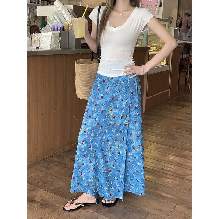 时尚套装白色V领短袖T恤女修身上衣夏季高腰显瘦碎花半身裙两件套