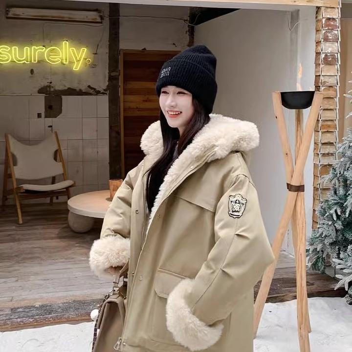 毛绒拼接连帽工装加绒外套女2025冬季时尚新款韩版加厚保暖棉服