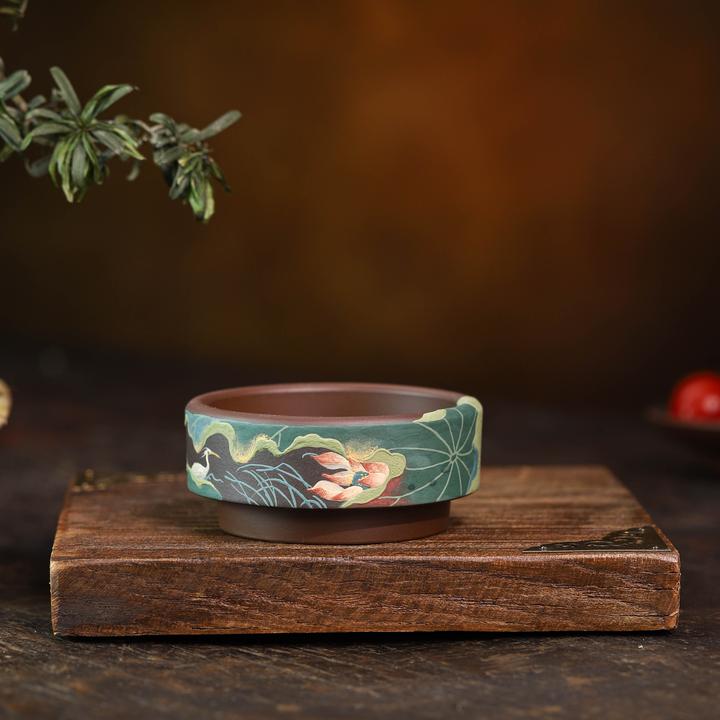 | 九斋荷塘清趣普洱杯  一抹荷香入绘妙景 承载茶韵千古悠悠